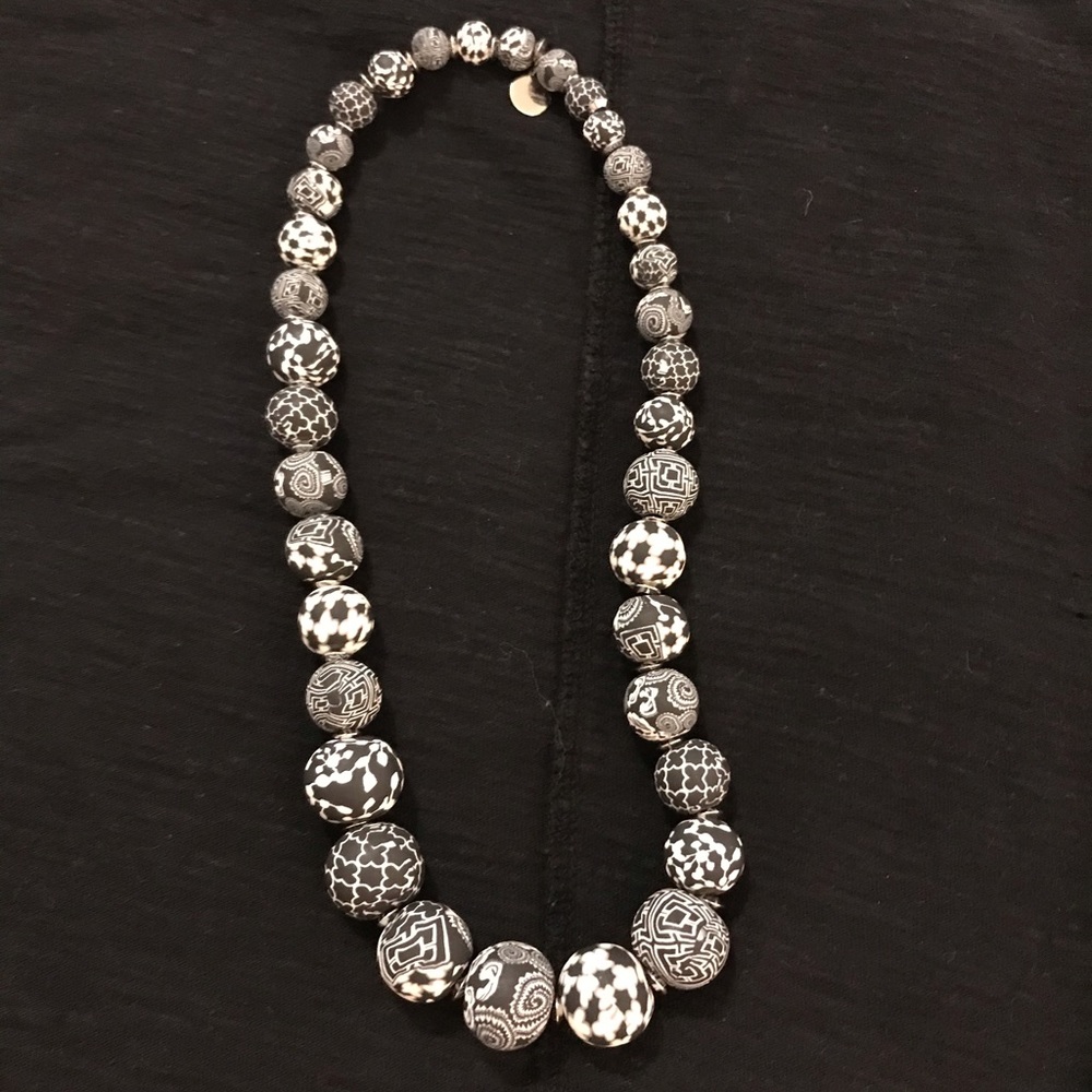 Jilzarah Black and White Beaded Necklace